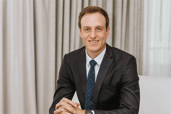 Headshot of Dr Nick Brits, specialist urologist